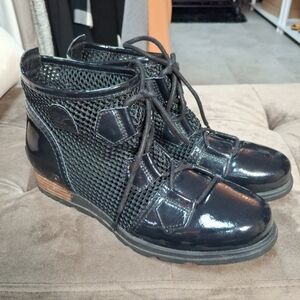 Sorel Major Lace Patent Learher Mesh Bootie Size 8.5